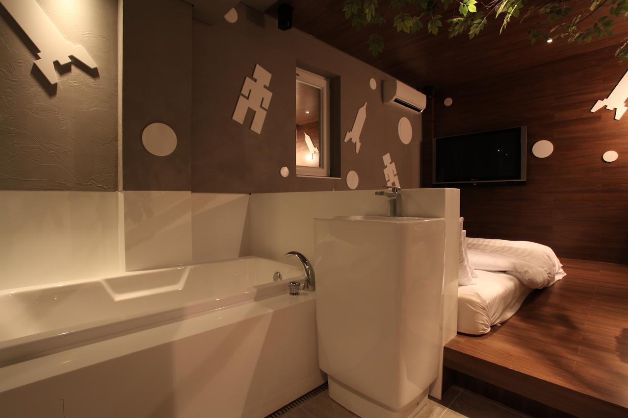 Nine Star Motel 2*