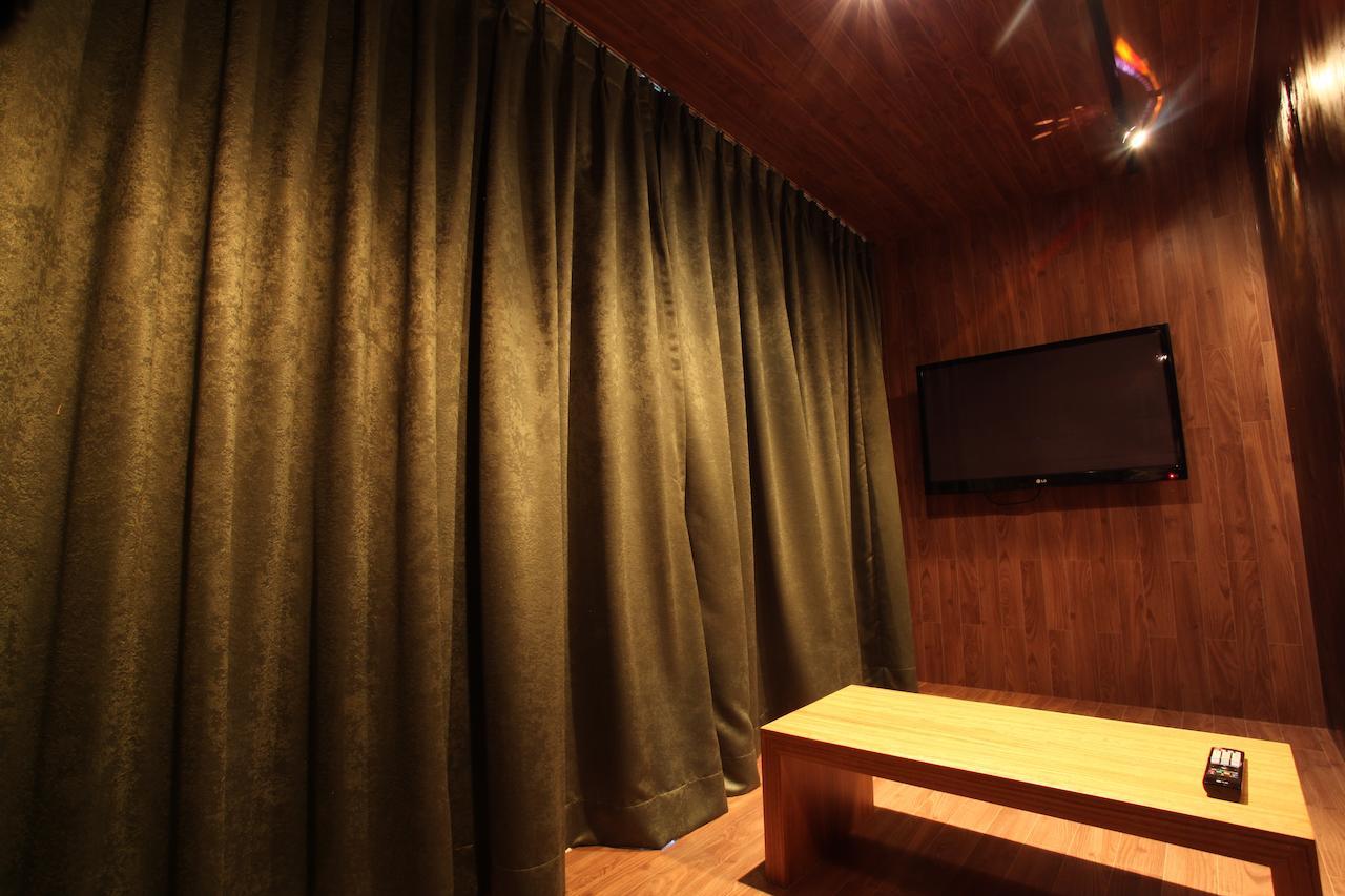 Nine Star Motel 2*