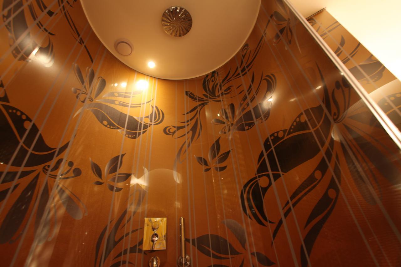 Nine Star Motel 2*